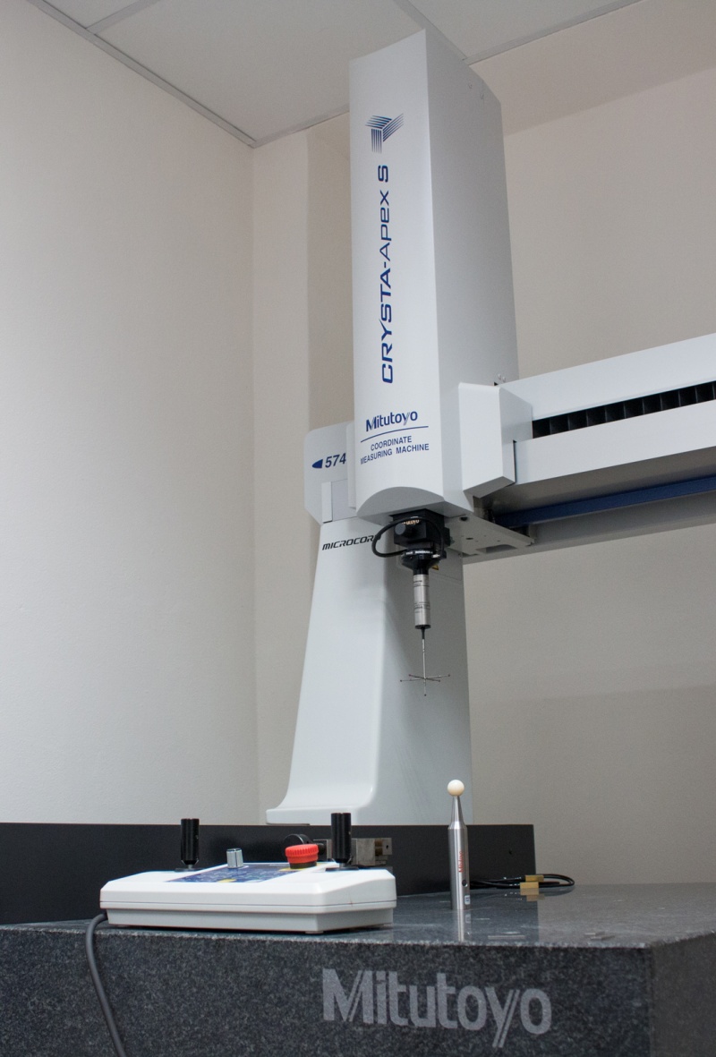 3D súradnicové a vysokopresné CNC meracie zariadenie Mitutoyo CRYSTA-APEX S
